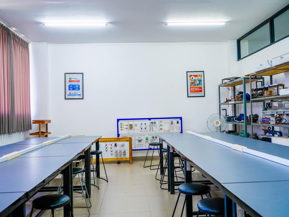 LABORATORIUM MESIN LISTRIK DAN ROBOTIKA