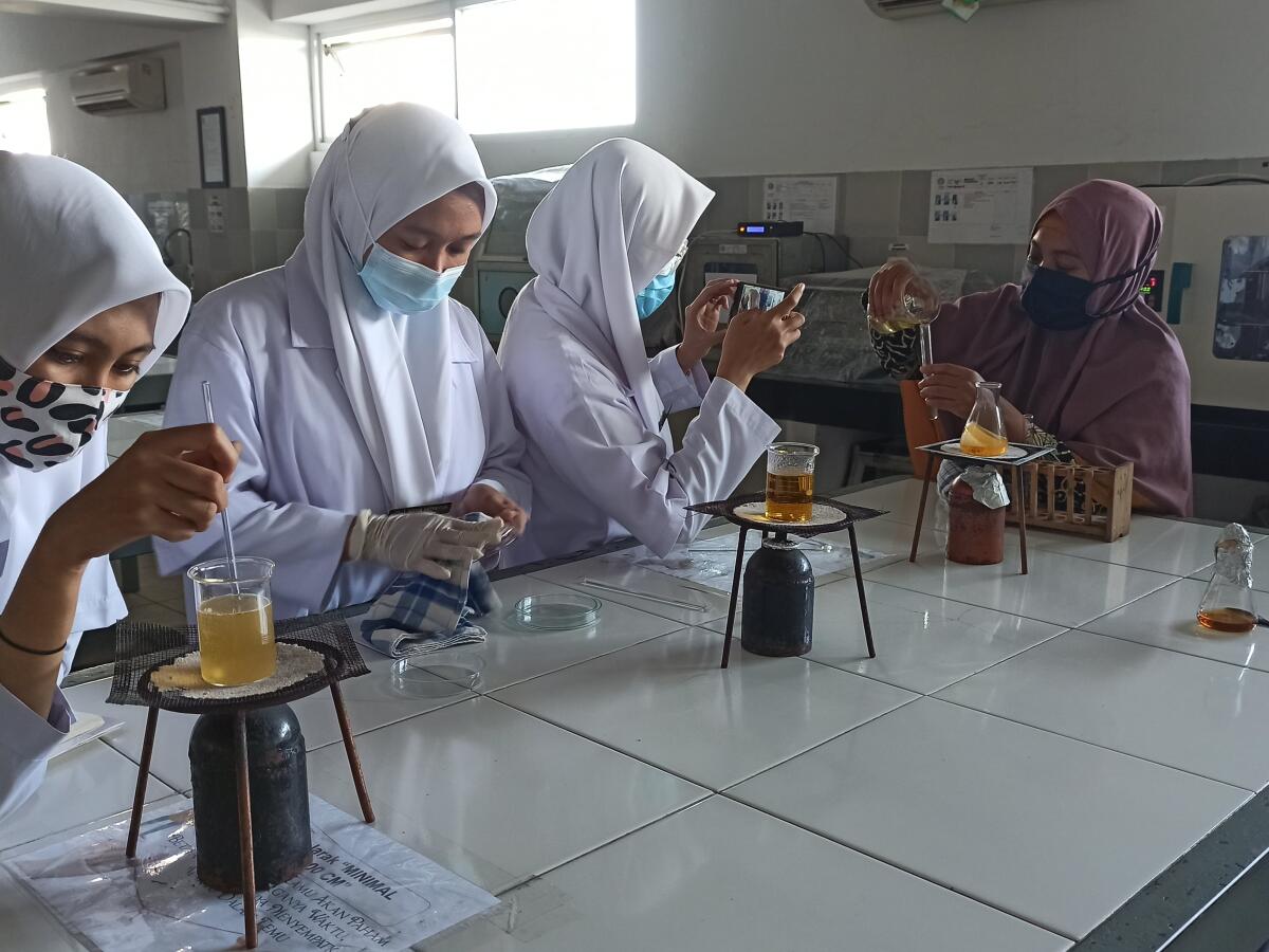 LABORATORIUM FARMASI