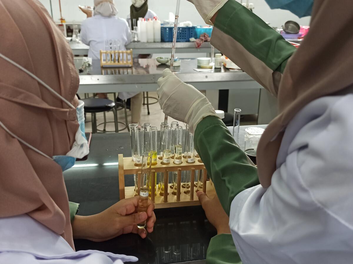 LABORATORIUM FARMASI