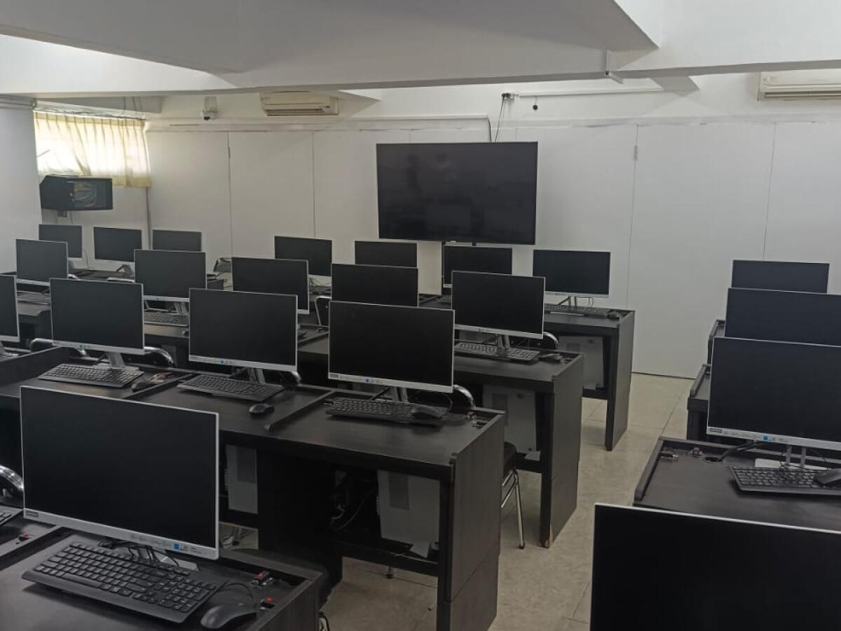 LABORATORIUM KOMPUTER