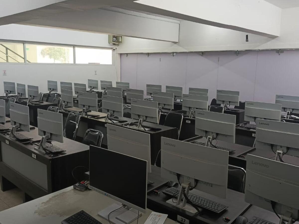 LABORATORIUM KOMPUTER